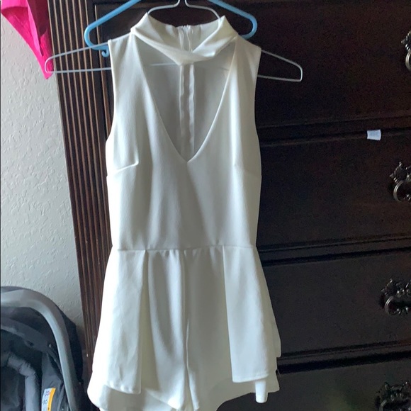 White romper - Picture 1 of 3